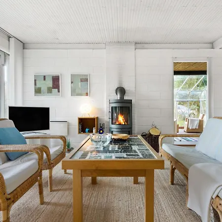 3 Bedroom Stunning In *